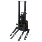 Штабелер ВТ Ixion SWE120S оснащен усиленными широкими опорами и регулируемой шириной между вилами для перевозки различных паллетов. Предлагаются опорные рычаги…