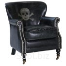 Спинка эксцентричного и дерзкого черного кресла под кожу украшена мотивом черепа с перекрещенными костями с шипами. 