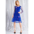 Романтичный и воздушный комплект из двух платьев. Верхнее платье свободного силуэта с притачным воланом по низу, выполнено из трикотажной сетки с флоковым рису…