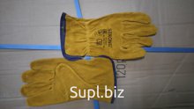Перчатки надежно защищают руки пользователя от механических повреждений.

Особенности:

Тыльная сторона перчаток и манжеты сшиты из натуральной ткани, укреплен…