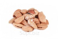 Миндаль в скорлупе