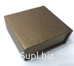 ФУТЛЯР ИЗ КАРТОНА С МАГНИТНОЙ КРЫШКОЙ ПОД КОЛЬЦО, ЦВЕТ ЗОЛОТОЙ 6*6*3СМ.
