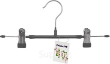 Rubberized metal hanger with clothespins. Dimensions: 11.5 x 30 x 2 cm.