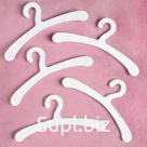 Set of hangers for doll clothes (5 hangers white) Item: 71777