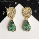 Серьги "Медная гора" треугольники, цвет зелёный в золоте