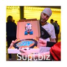 Картина ручной работы на настоящей виниловой пластинке
Диаметр зависит от масштаба композиции 
Работа написана Акрилом 
В комплекте :
• Крепёж 
• Подставка на …